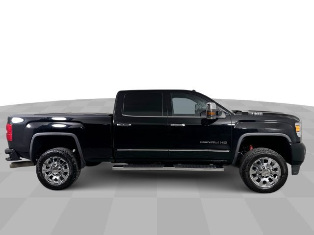 Used 2018 GMC Sierra 2500 Denali w/ Duramax Plus Package AWD/4WD image 9
