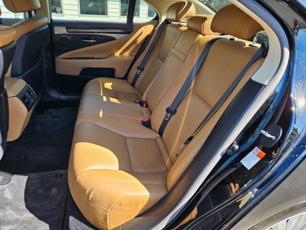 Used 2017 Lexus LS 460 AWD w/ Comfort Package image 16