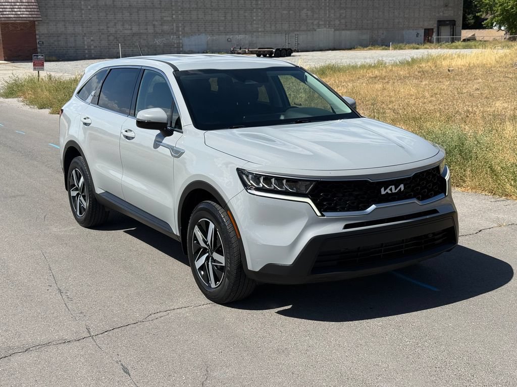 Used 2022 Kia Sorento LX AWD/4WD image 2