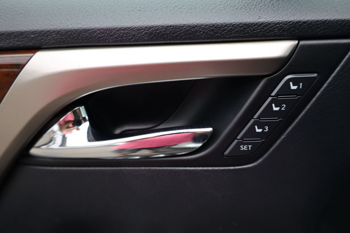 Used 2018 Lexus RX 450h AWD w/ Premium Package image 12
