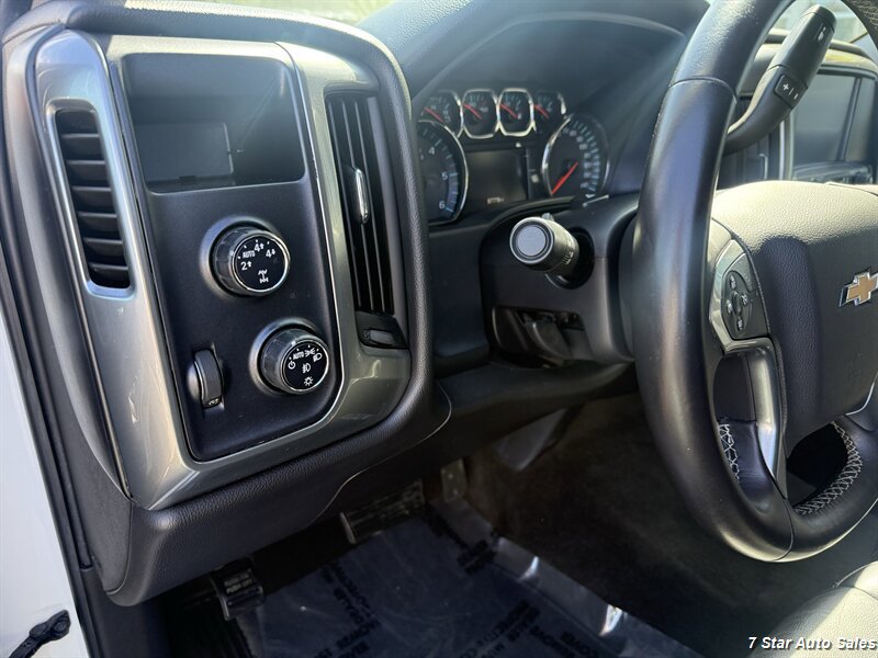 Used 2015 Chevrolet Silverado 1500 LT w/ LT Convenience Package AWD/4WD image 9