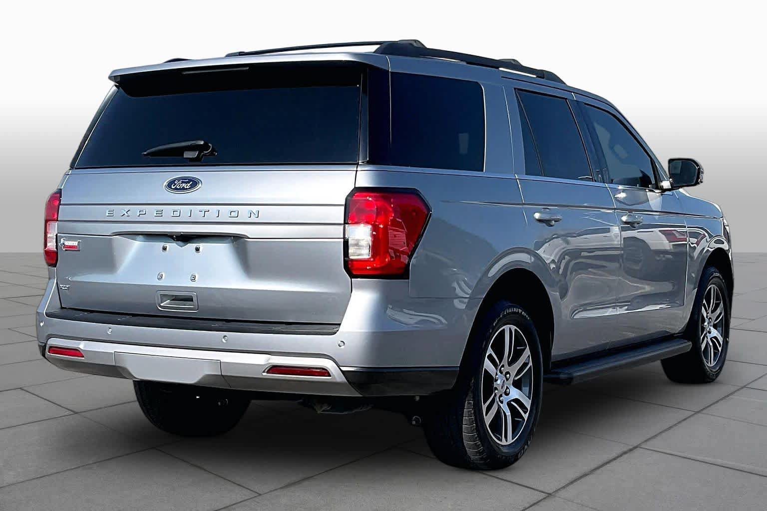 Used 2024 Ford Expedition XLT RWD image 13