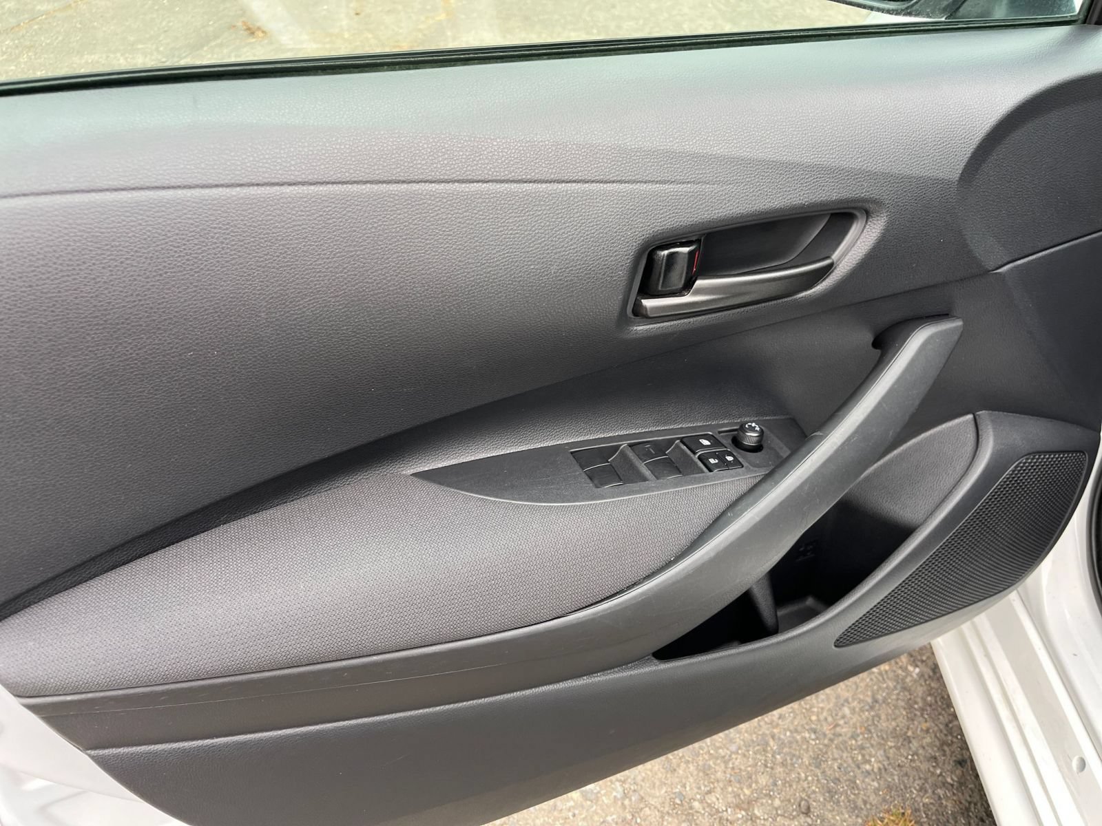 Used 2025 Toyota Corolla LE FWD image 18