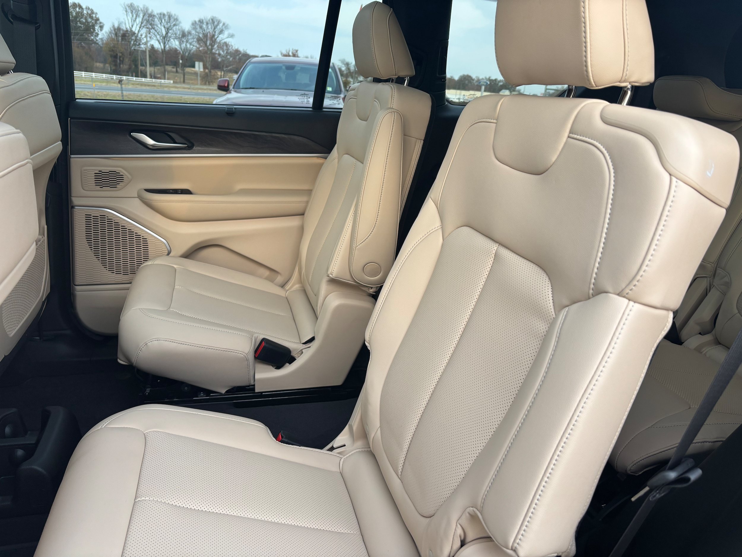 New 2025 Jeep Grand Cherokee L Limited w/ Luxury Tech Group II AWD/4WD image 10
