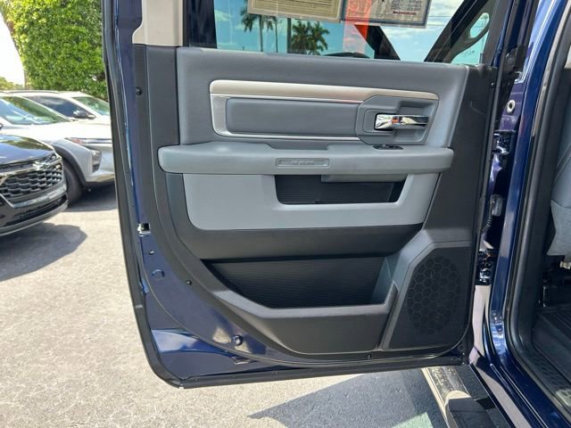 Used 2014 RAM 2500 SLT w/ Luxury Group image 13