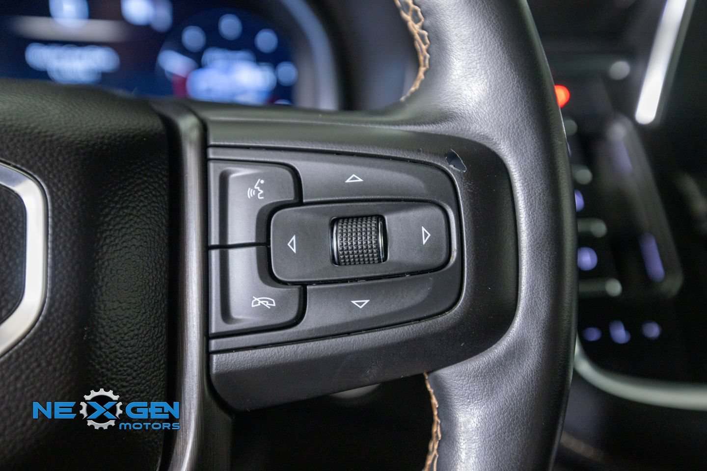 Used 2023 GMC Yukon XL AT4 w/ AT4 Premium Package AWD/4WD image 18