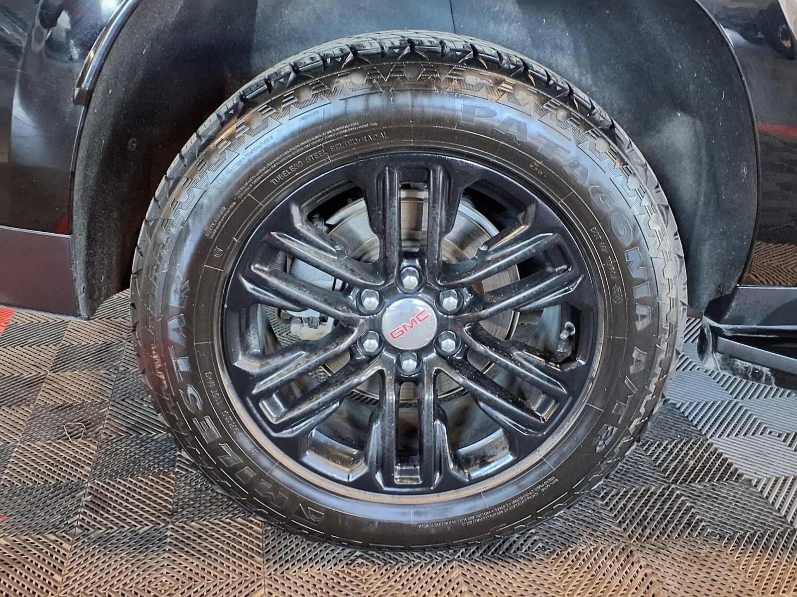 Used 2021 GMC Yukon XL SLT image 9