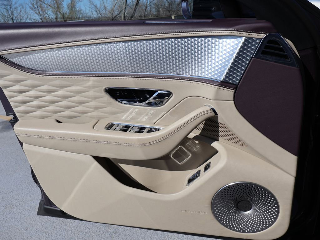 Used 2023 Bentley Flying Spur Azure AWD/4WD image 41