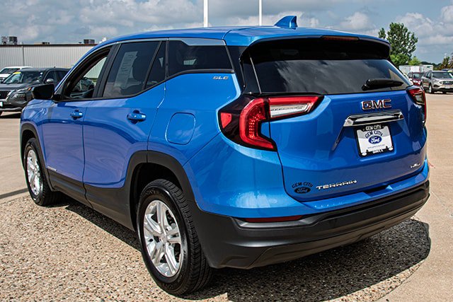 Used 2024 GMC Terrain SLE AWD/4WD image 3