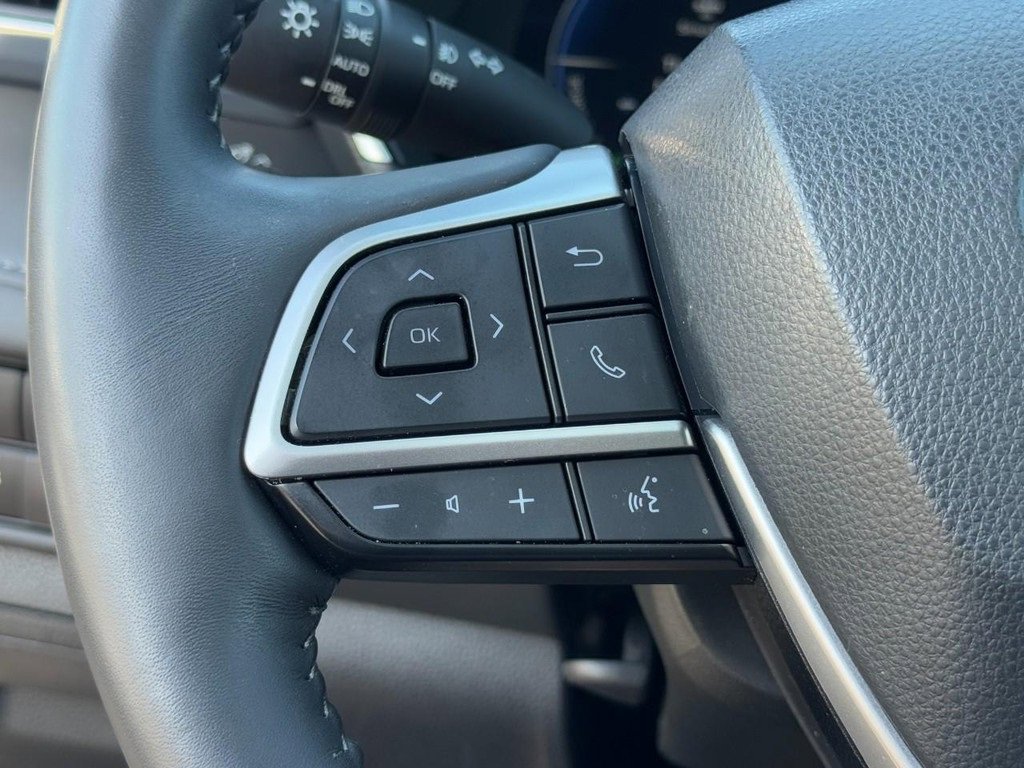 Used 2023 Toyota Highlander Platinum image 19