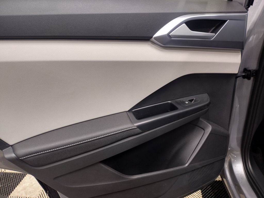 New 2025 Volkswagen Taos SE image 24