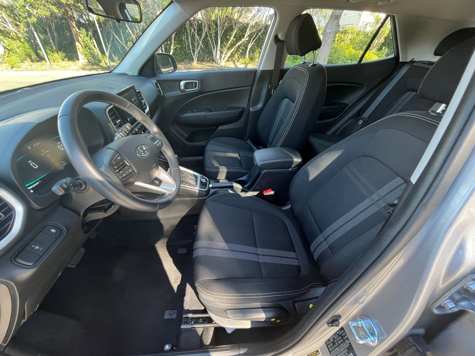 Used 2025 Hyundai Venue SEL image 24
