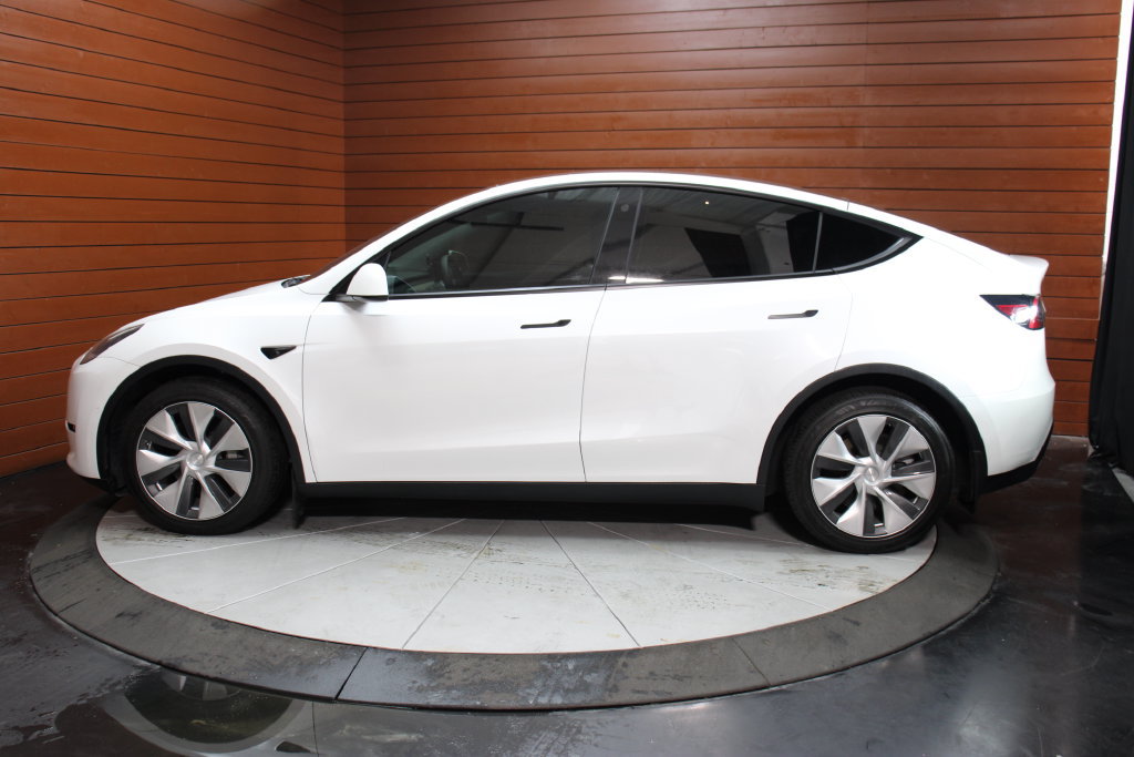 Used 2022 Tesla Model Y Long Range AWD/4WD image 31