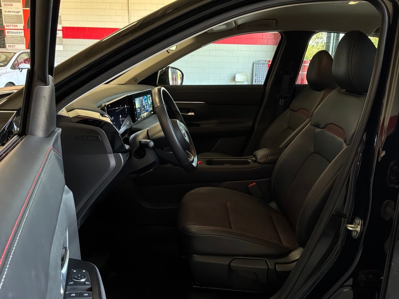 Used 2026 Nissan Kicks SR FWD image 10