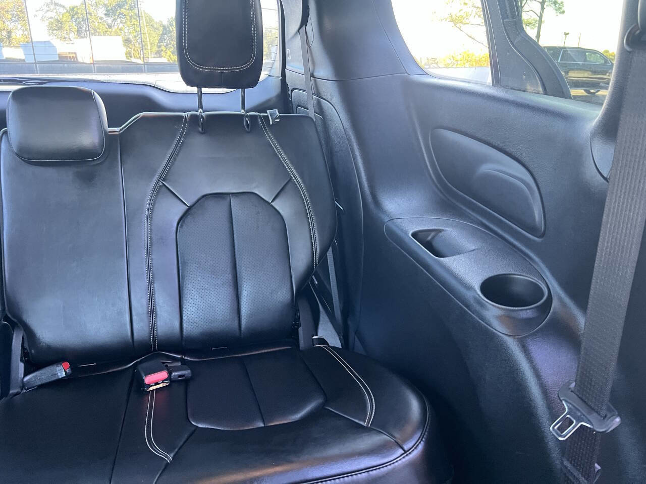 Used 2023 Chrysler Pacifica Touring-L w/ S Appearance Package image 38