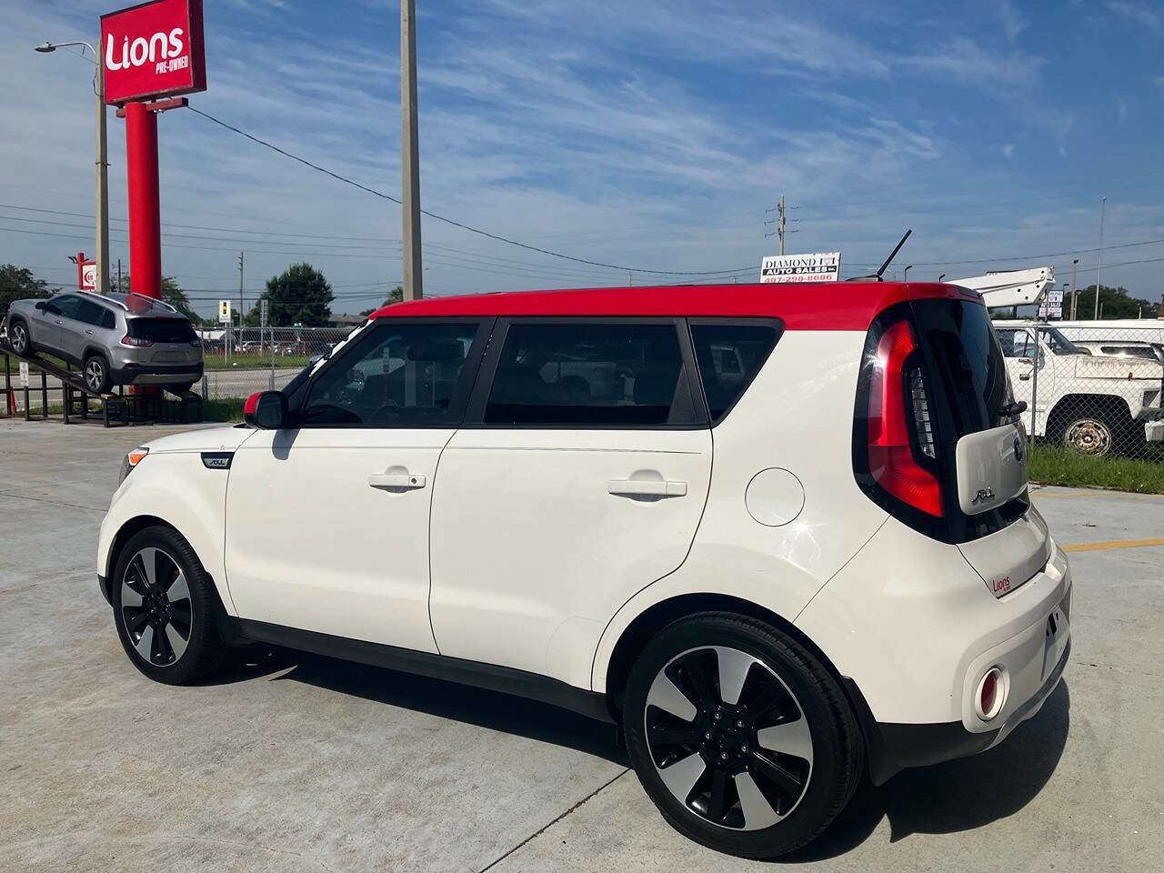 Used 2018 Kia Soul + image 3