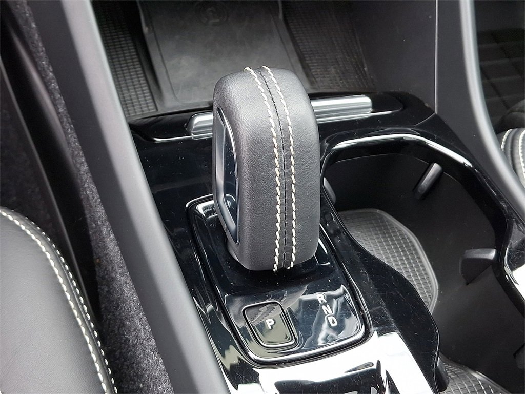 Used 2020 Volvo XC40 T5 R-Design w/ Protection Package Premier image 16