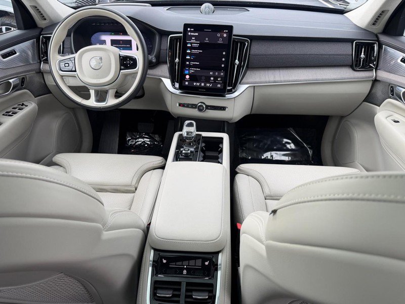 Certified 2025 Volvo XC90 T8 Ultra AWD/4WD image 13