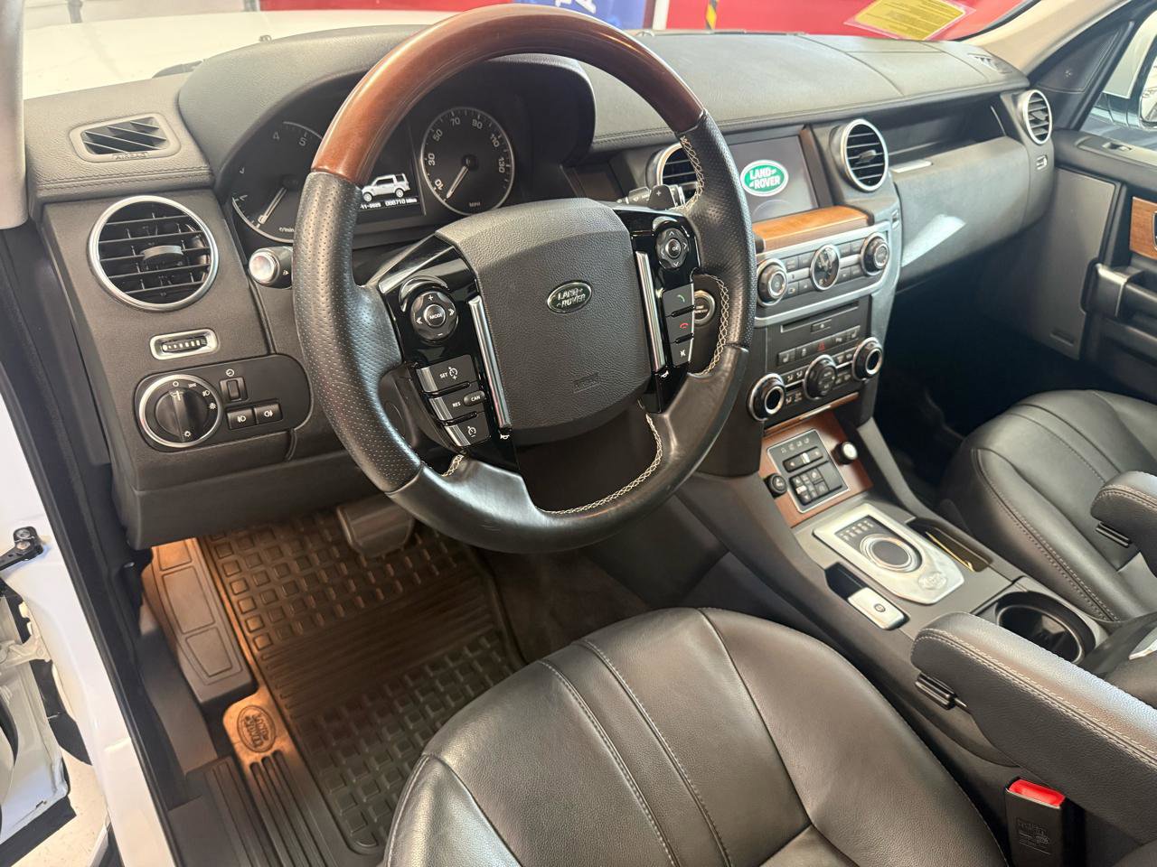Used 2016 Land Rover LR4 HSE Silver Edition AWD/4WD image 28