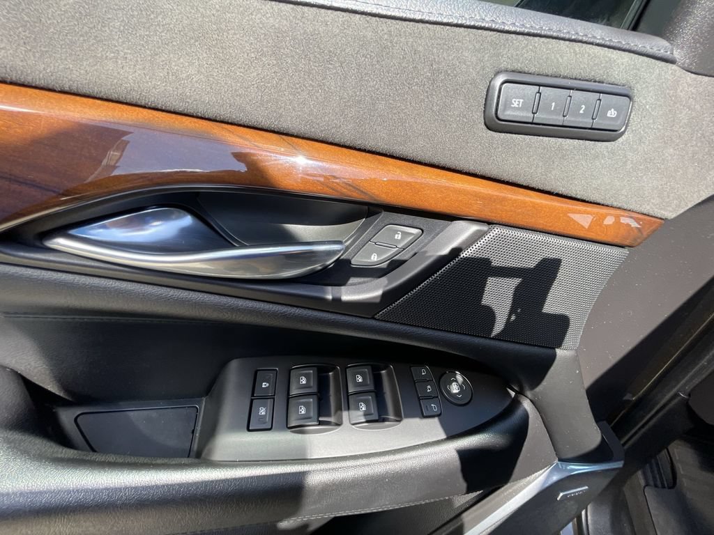 Used 2020 Cadillac Escalade ESV Luxury AWD/4WD image 23