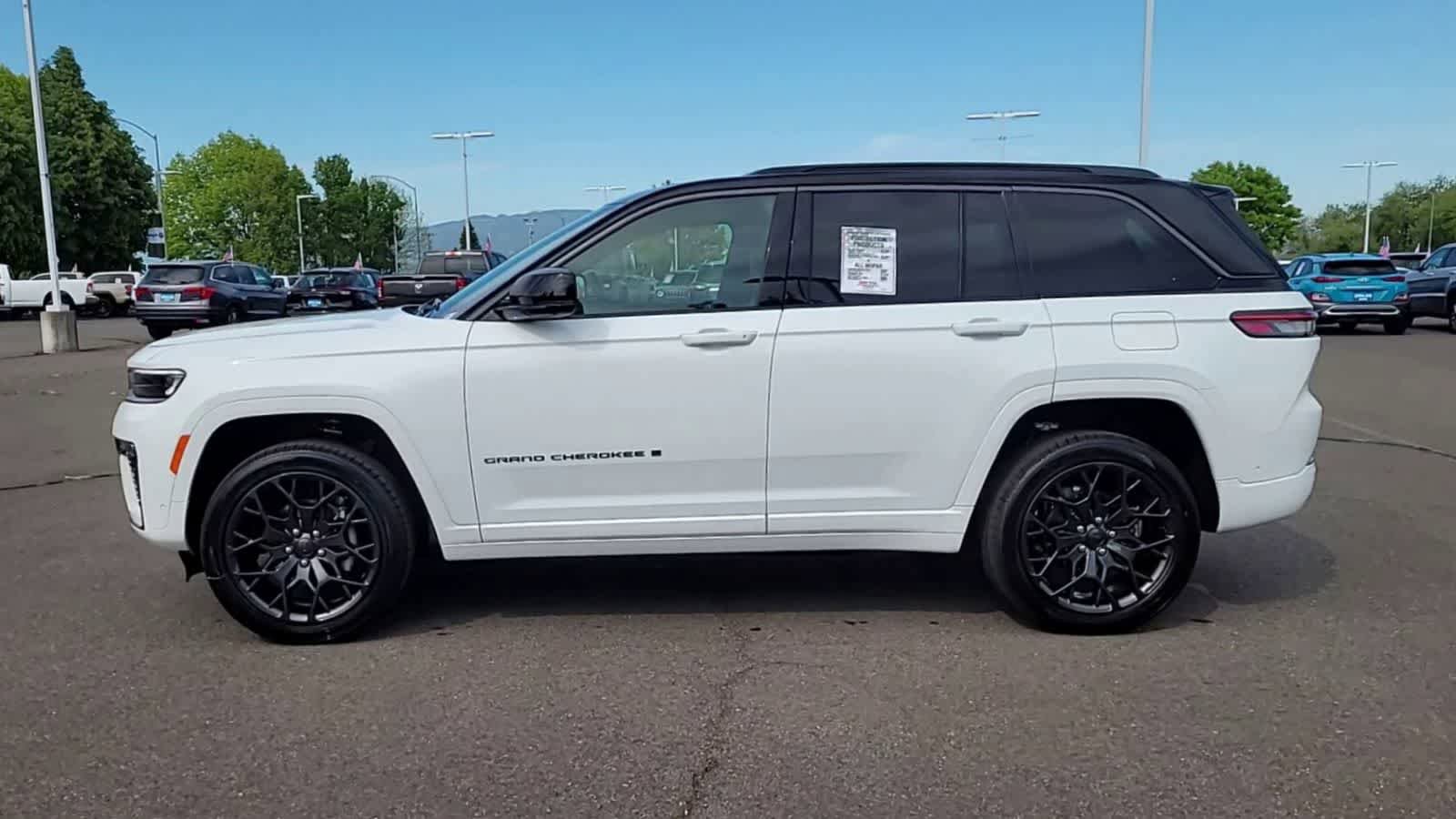 New 2026 Jeep Grand Cherokee Summit w/ Obsidian Package AWD/4WD image 5