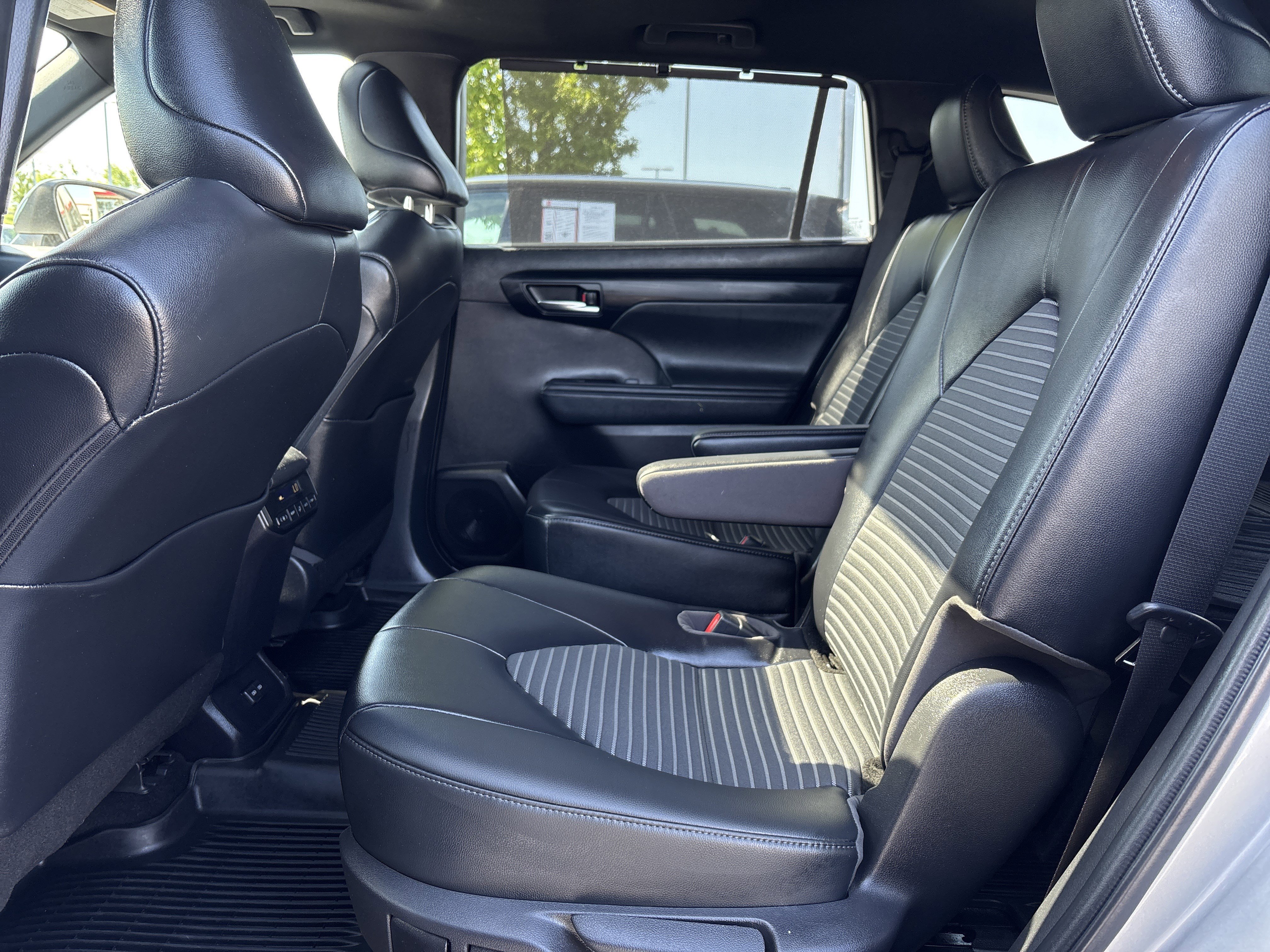 Used 2022 Toyota Highlander XSE AWD/4WD image 28