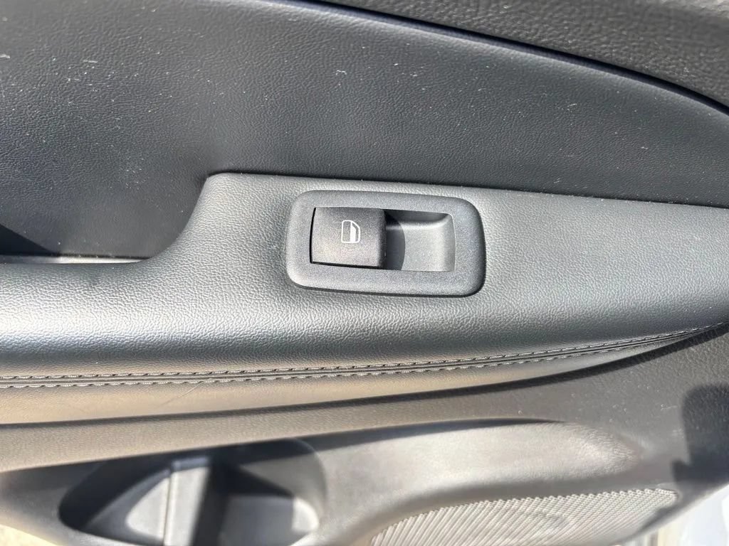 Used 2021 Jeep Grand Cherokee Laredo AWD/4WD image 25