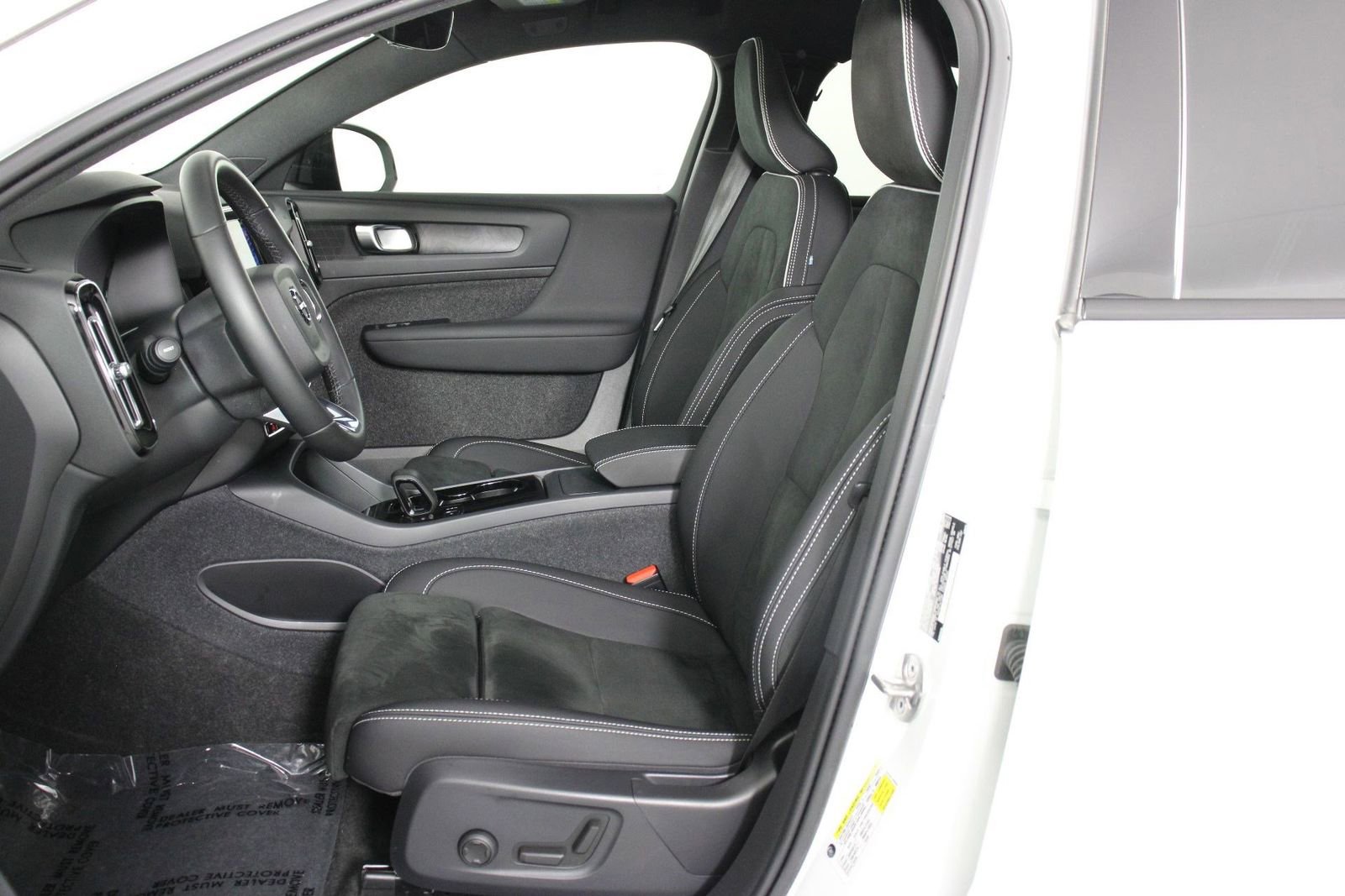 Used 2023 Volvo C40 P8 Recharge Plus AWD/4WD image 29