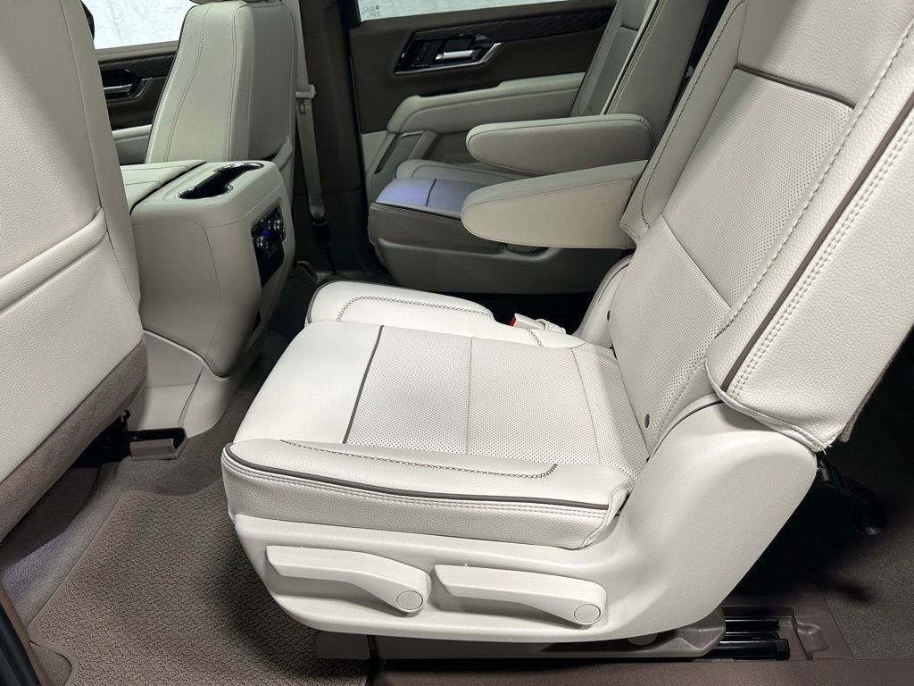 Used 2025 GMC Yukon XL Denali w/ Sun & Power Step Package AWD/4WD image 41