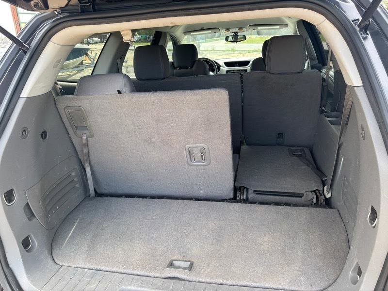 Used 2015 Chevrolet Traverse LT w/ Style and Technology Package FWD image 14