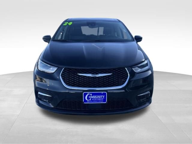 Used 2024 Chrysler Pacifica Touring-L FWD image 3