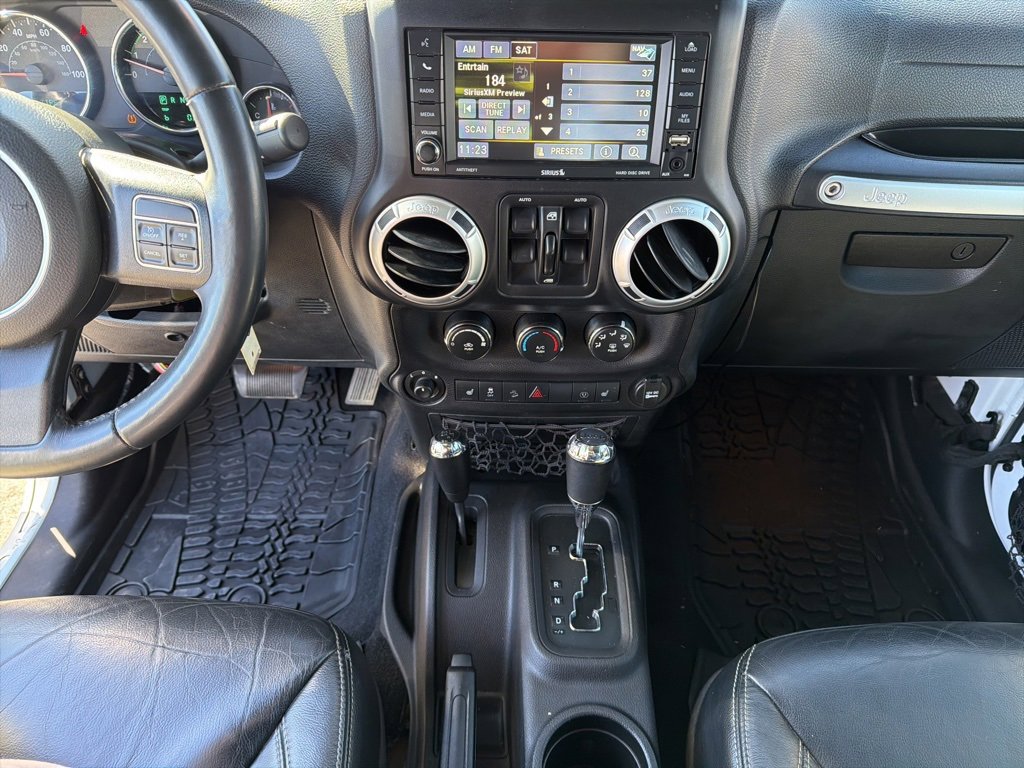Used 2015 Jeep Wrangler Unlimited Rubicon w/ Connectivity Group image 35