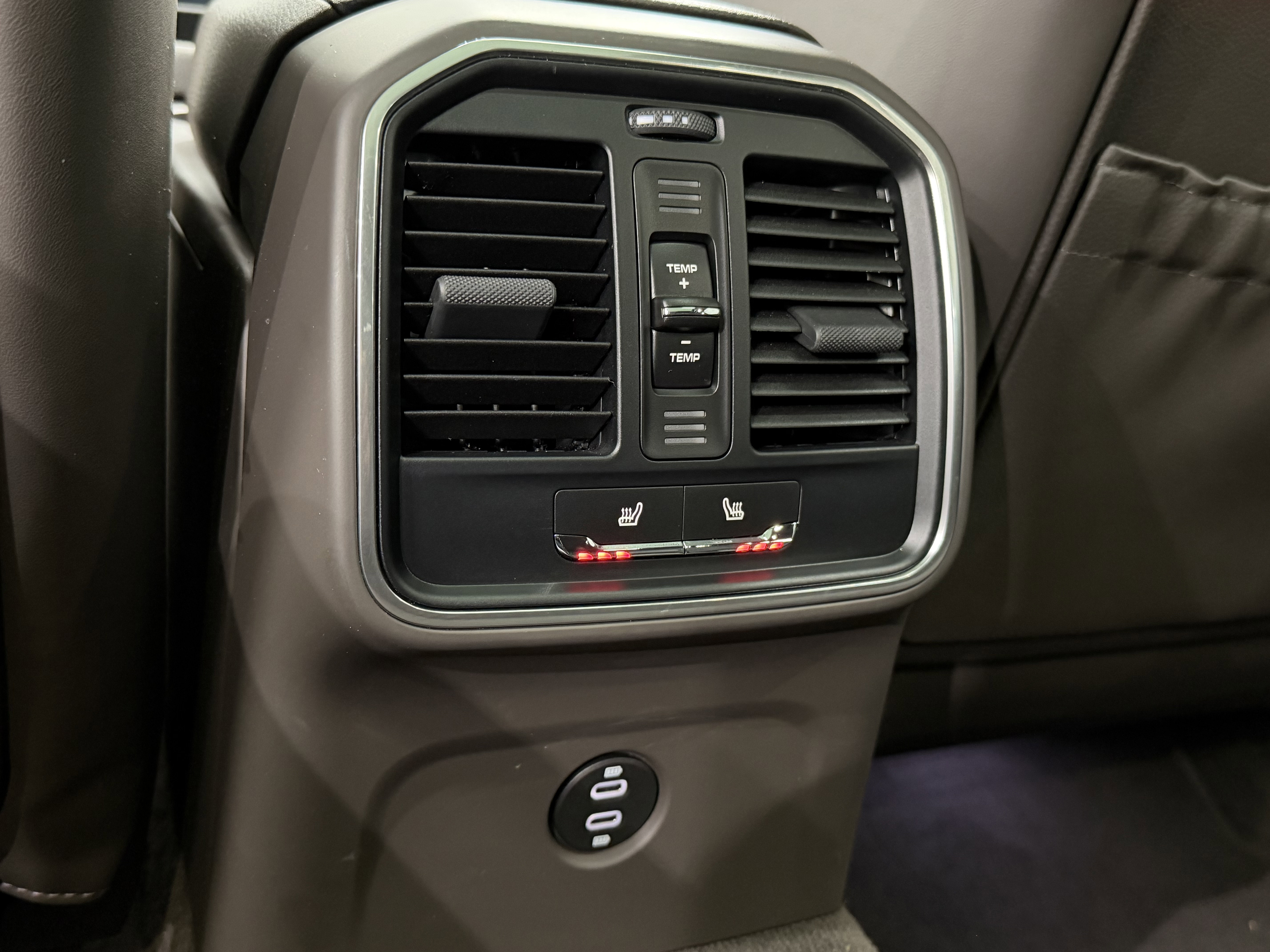 Certified 2025 Porsche Macan image 21