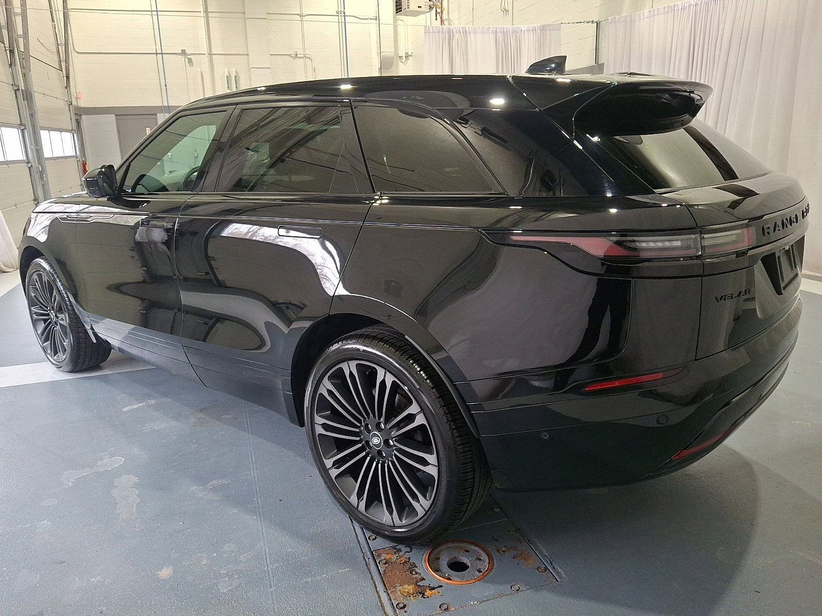 Certified 2026 Land Rover Range Rover Velar Dynamic SE AWD/4WD image 6