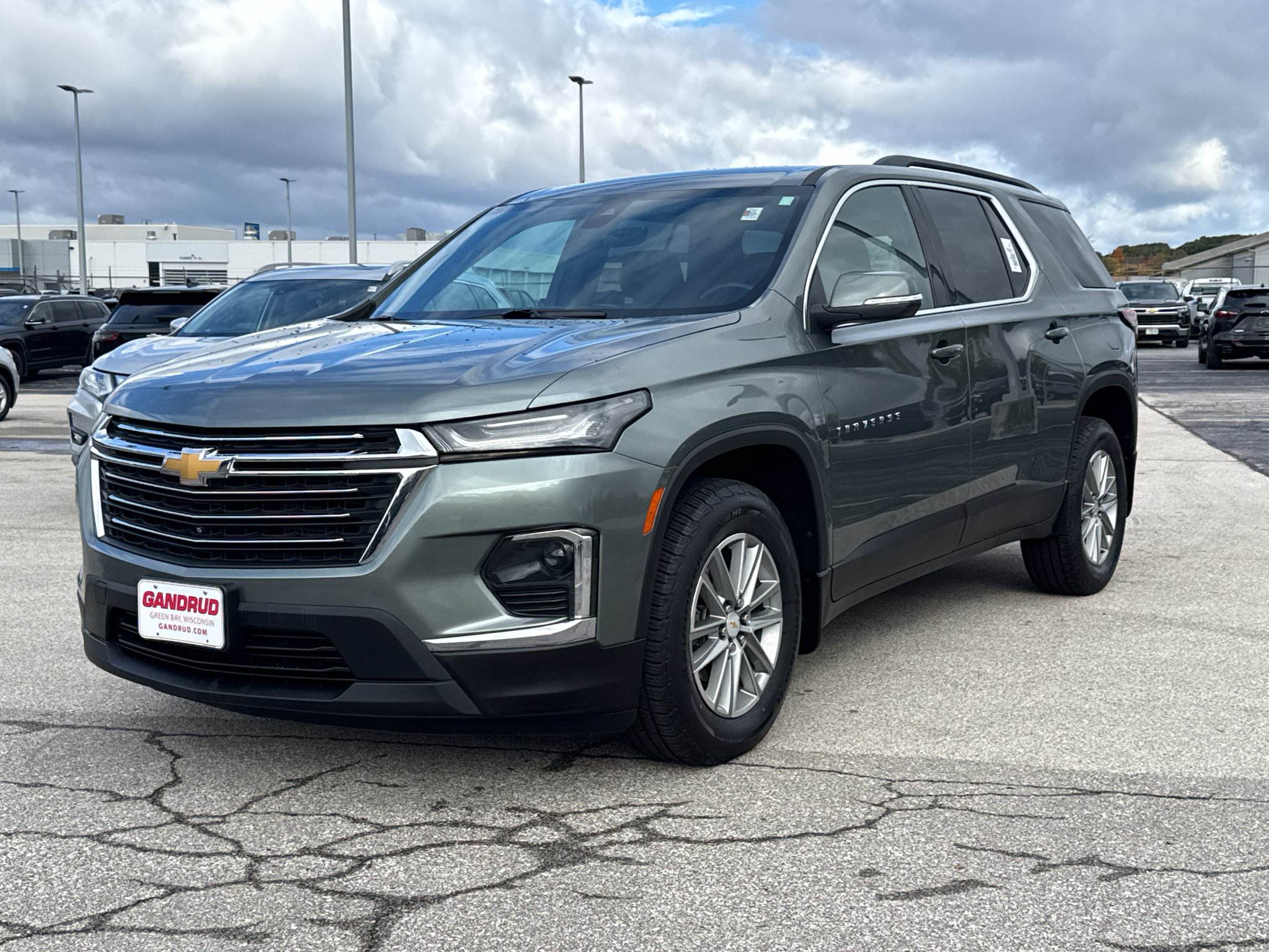Certified 2023 Chevrolet Traverse LT w/ Rear Camera Mirror Package AWD/4WD image 2