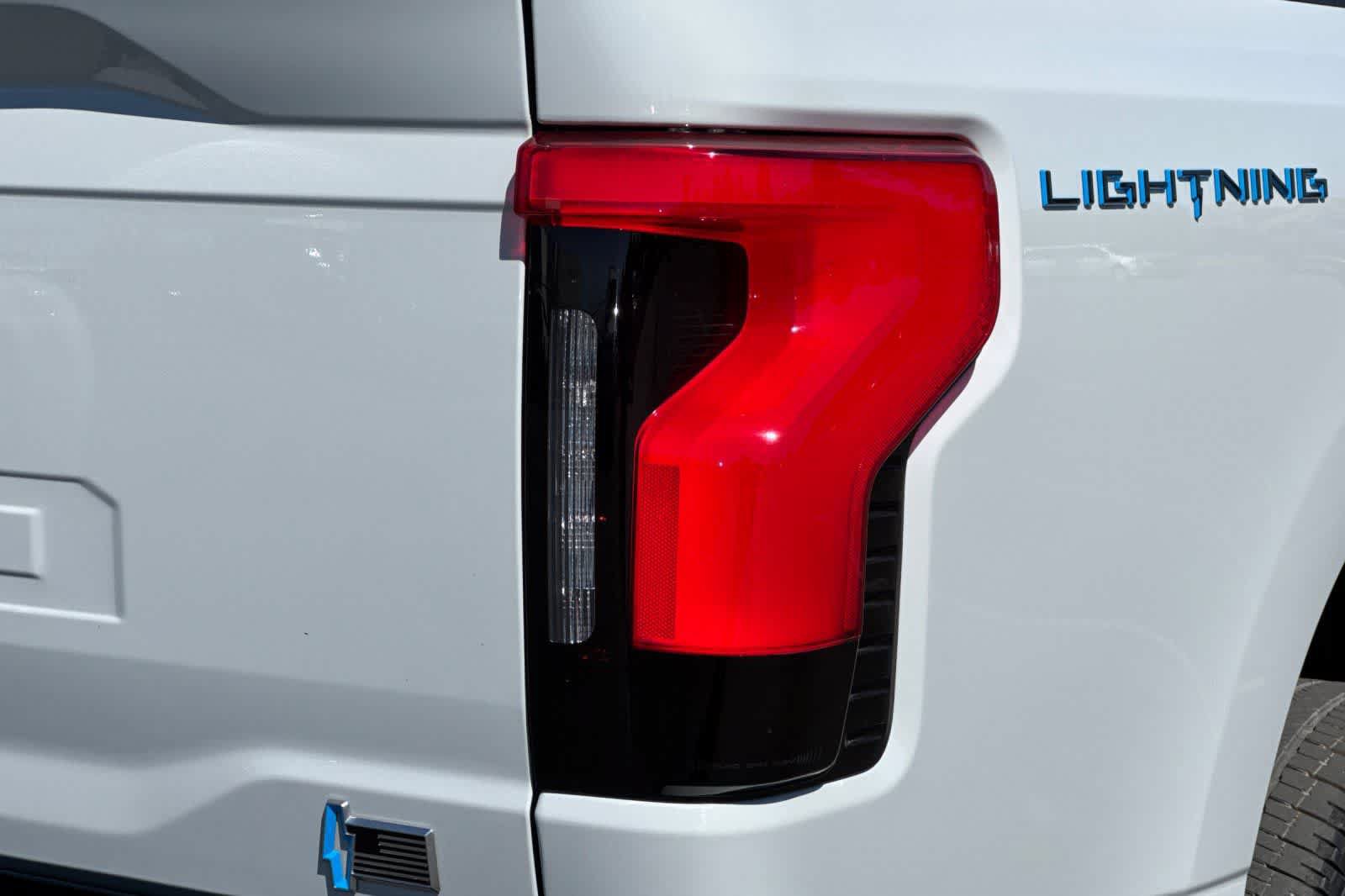 Used 2023 Ford F150 Lightning XLT AWD/4WD image 31