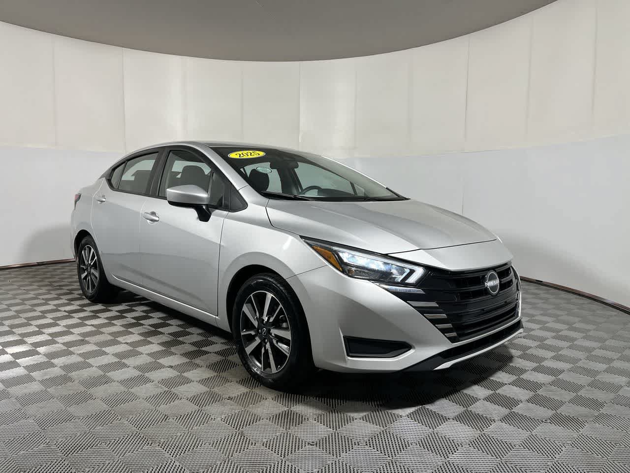 Used 2025 Nissan Versa SV FWD image 2