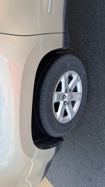 Used 2016 GMC Acadia SLE image 9