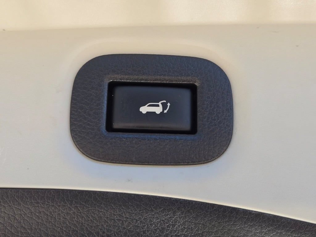 Used 2018 Nissan Rogue SV FWD image 13