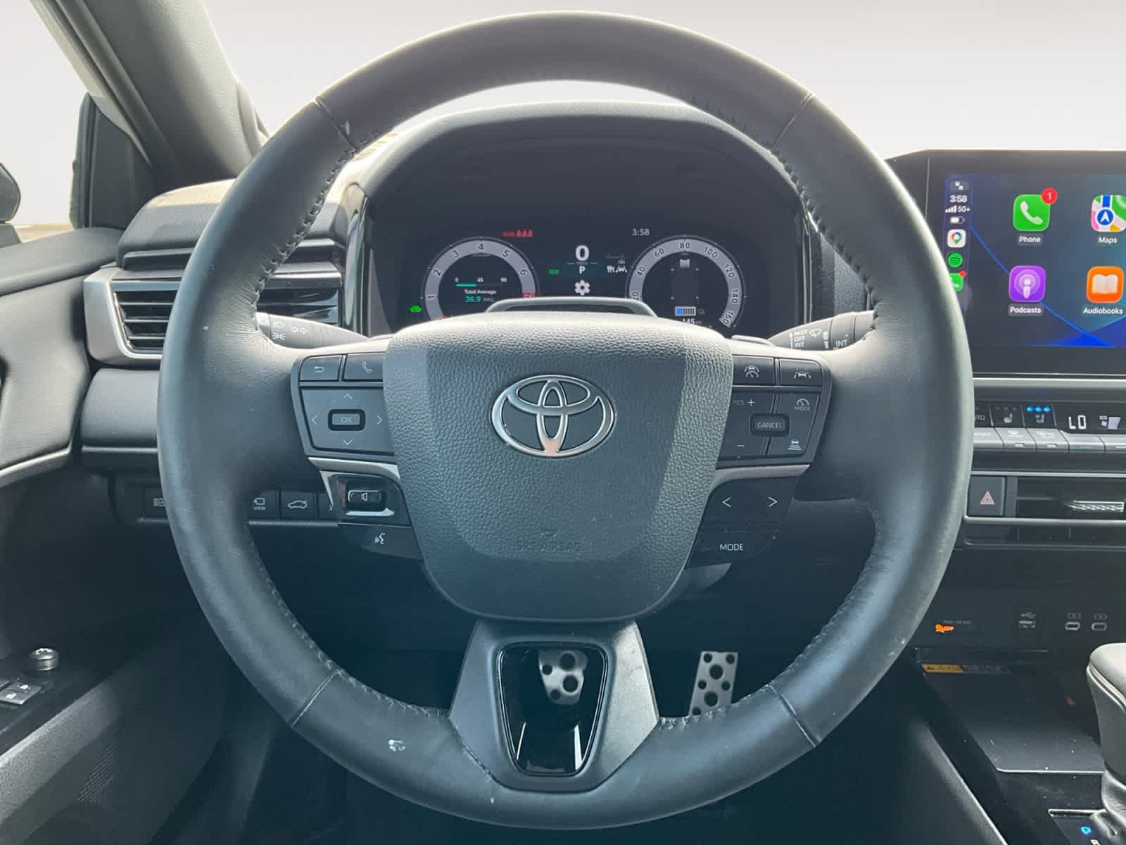 Used 2025 Toyota Camry Hybrid AWD/4WD image 12