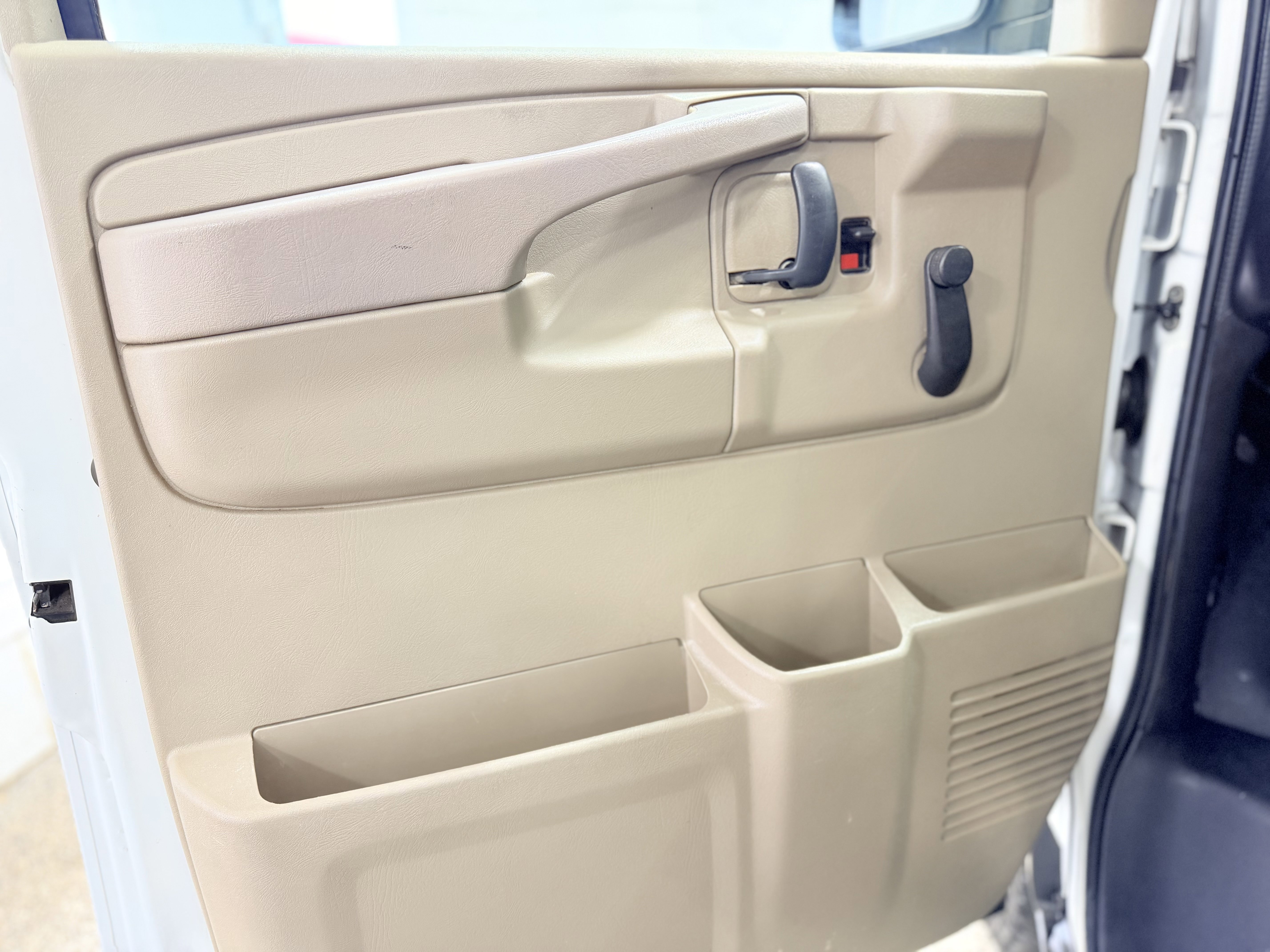 Used 2012 Chevrolet Express 1500 image 12