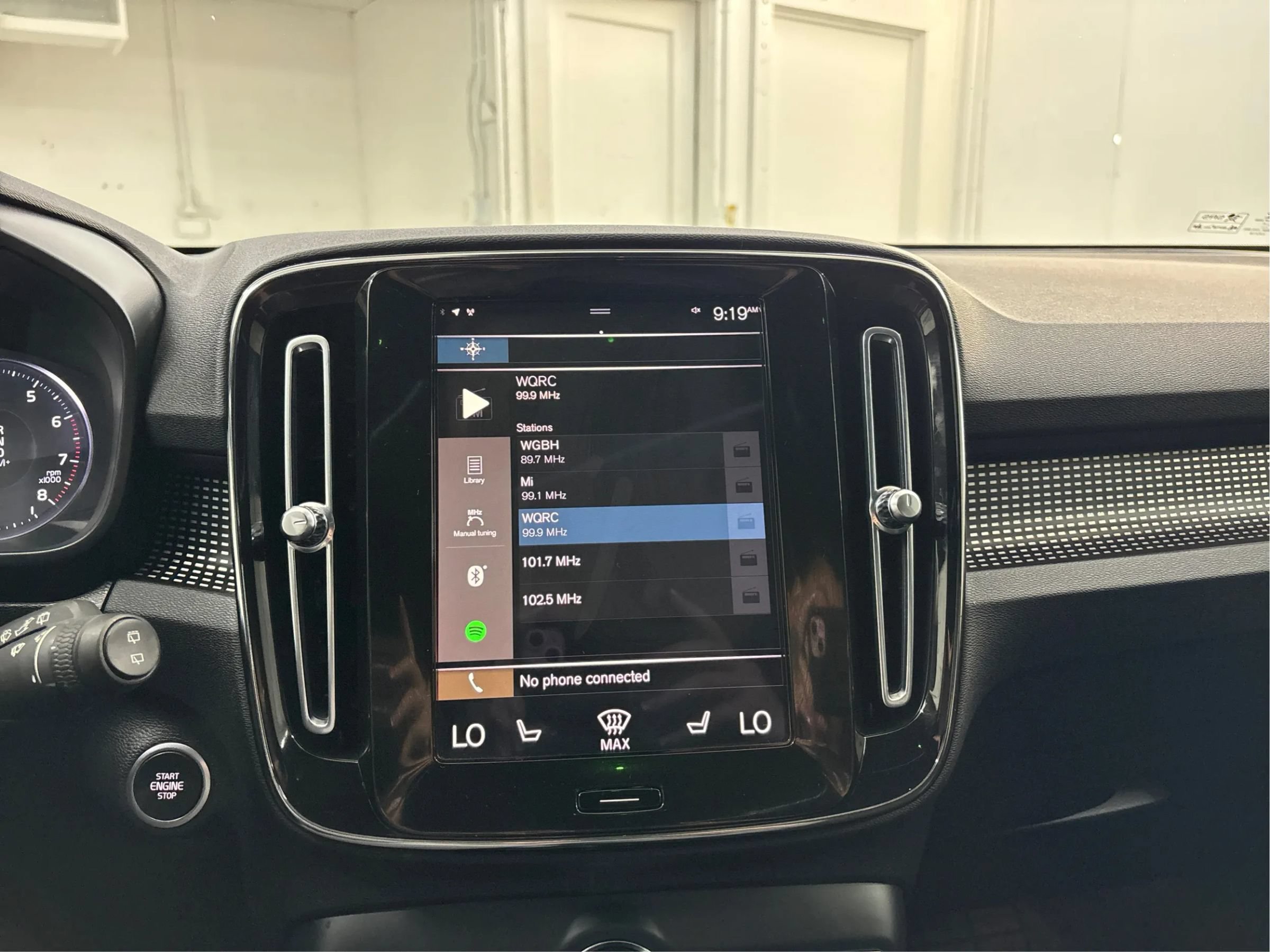 Used 2022 Volvo XC40 T5 R-Design w/ Advanced Package AWD/4WD image 19