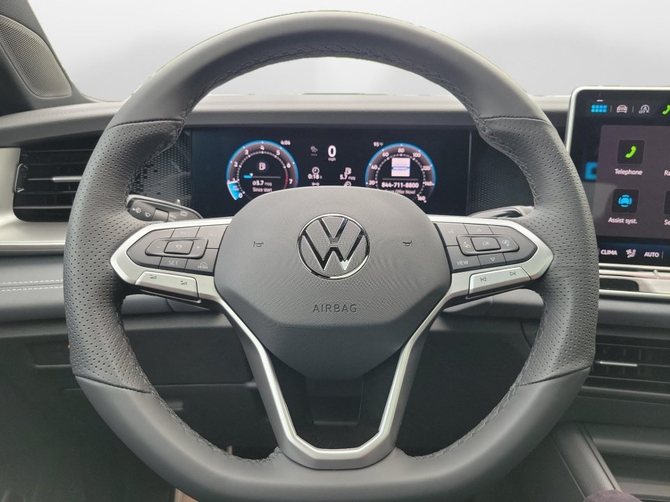 New 2026 Volkswagen Tiguan SE R-Line FWD image 10