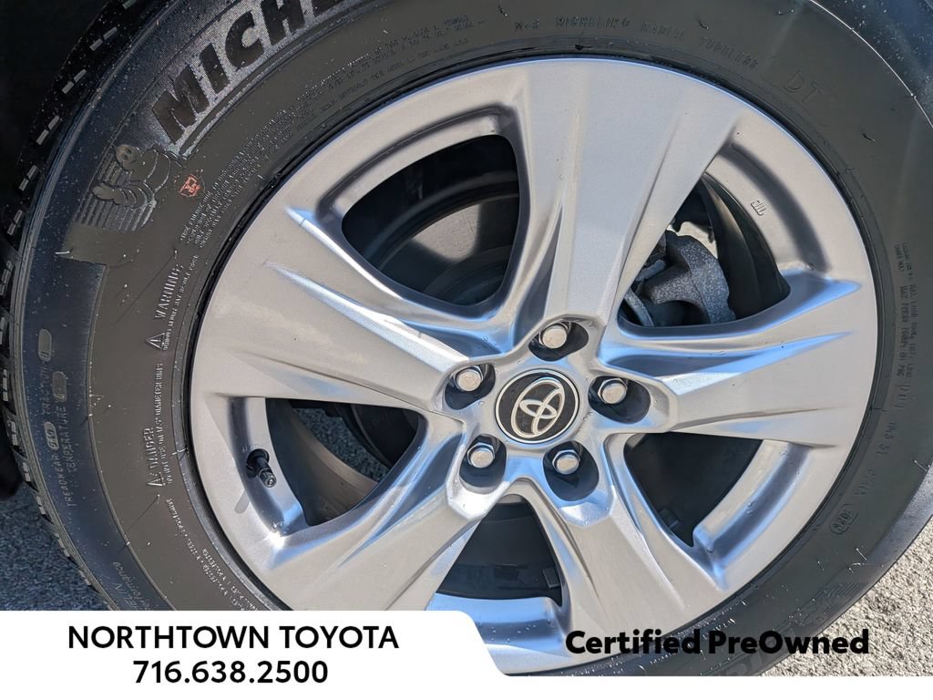 Used 2025 Toyota RAV4 XLE AWD/4WD image 39