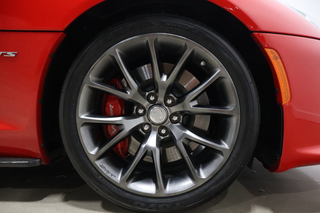 Used 2013 SRT Viper GTS w/ GTS Laguna Interior Pkg image 12