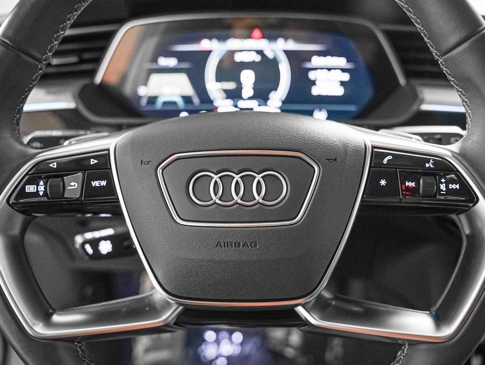 Used 2024 Audi Q8 e-tron Prestige w/ Prestige Package image 15