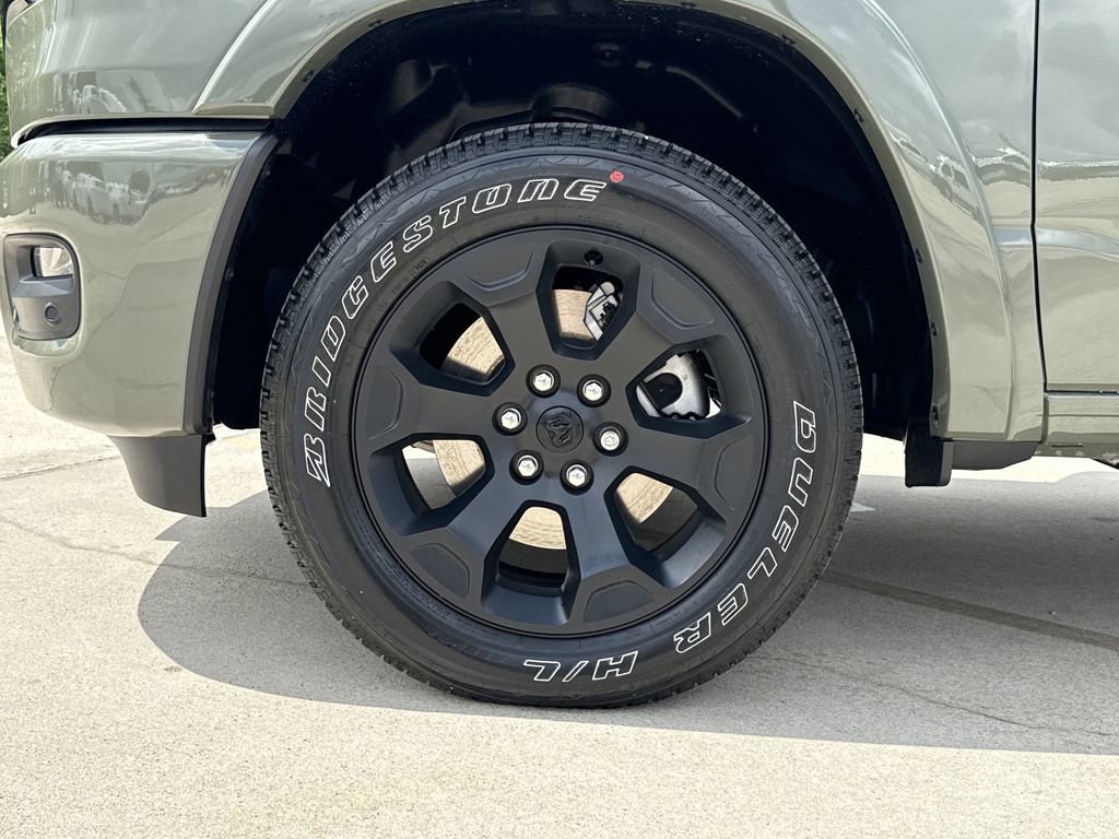 New 2026 RAM 1500 4x4 Crew Cab image 9