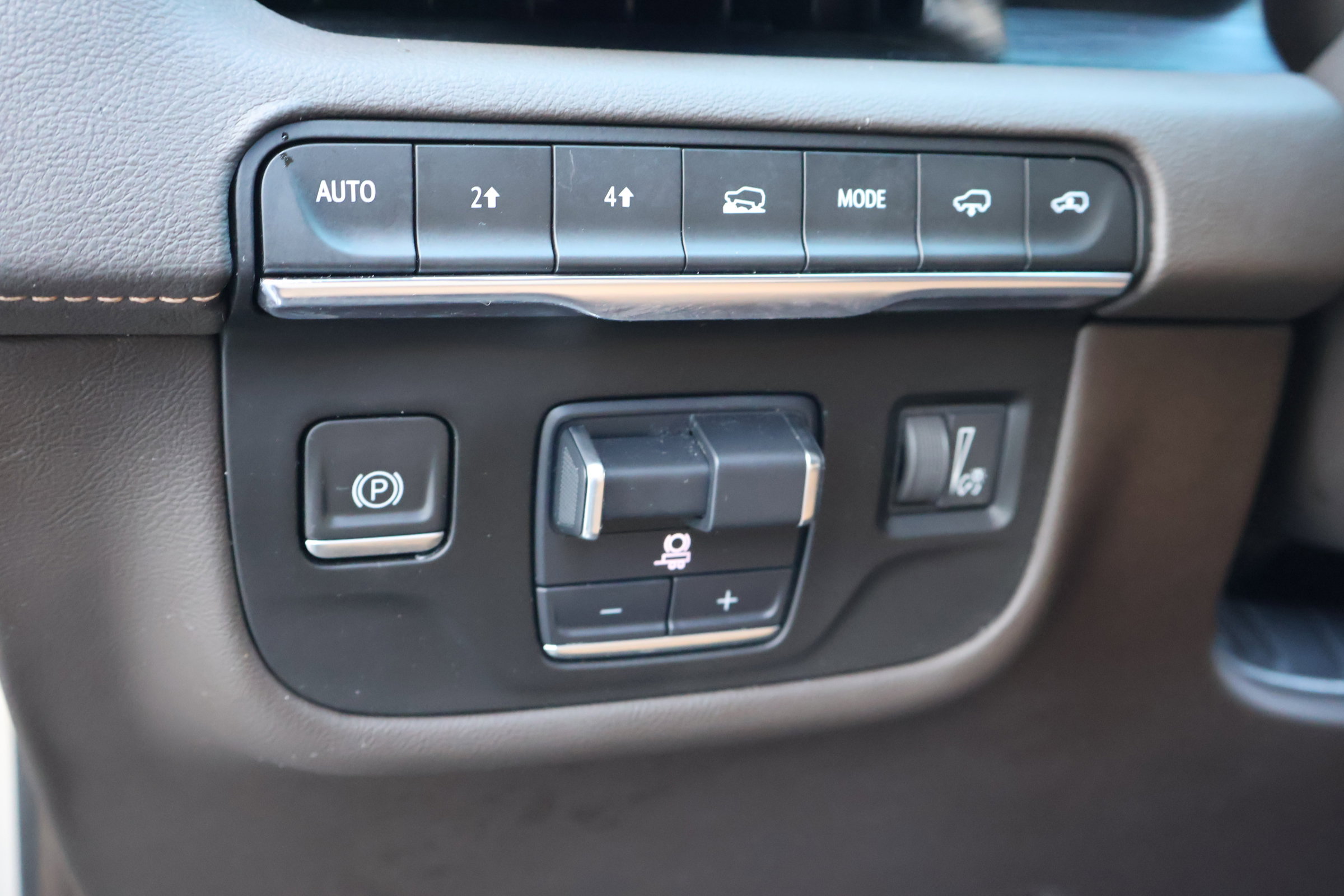 Used 2021 Cadillac Escalade Premium Luxury w/ Driver Assist Tech Package image 24