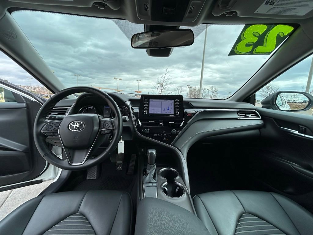 Used 2023 Toyota Camry SE image 9