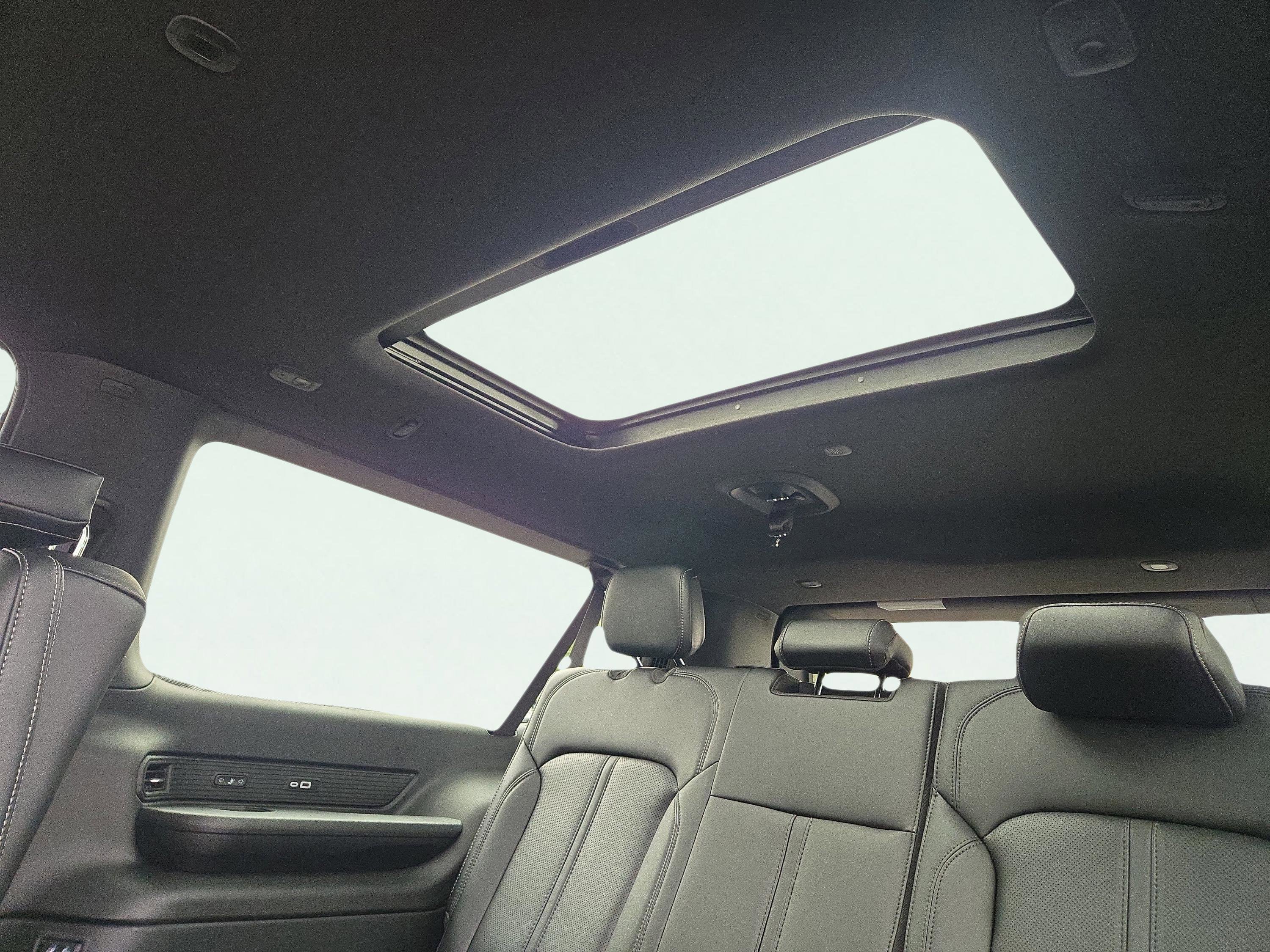 New 2025 Jeep Wagoneer L Series II w/ Premium Group I image 18